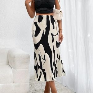 Black and white print plisse skirt
